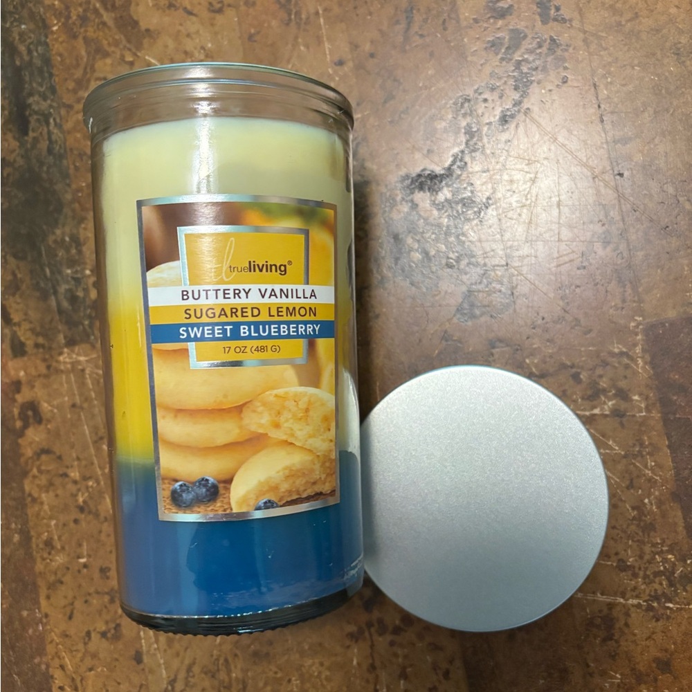 {True Living} Indulging Buttery Vanilla Candle - Cream and Blue